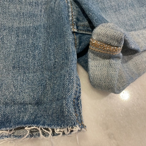 Lucky Brand. Excellent preowned condition. blue jeans shorts size 6/28. - Picture 7 of 10